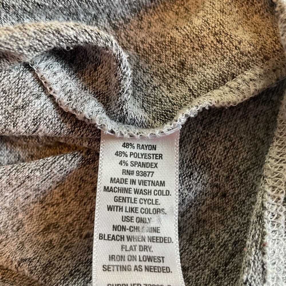 EUC- a.n.a Heather Grey Bell Sleeve Tunic Top Relaxed Fit 3/4 Sleeve Blouse XL - Picture 7 of 7